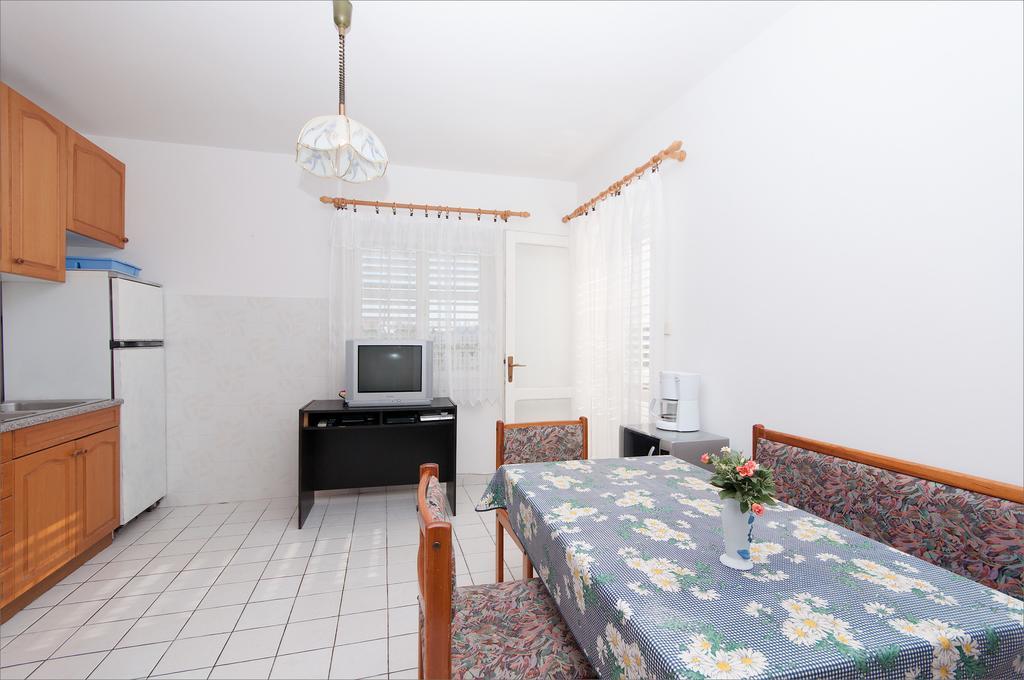 Apartament Maslinov Hlad Barbat na Rabu Pokój zdjęcie