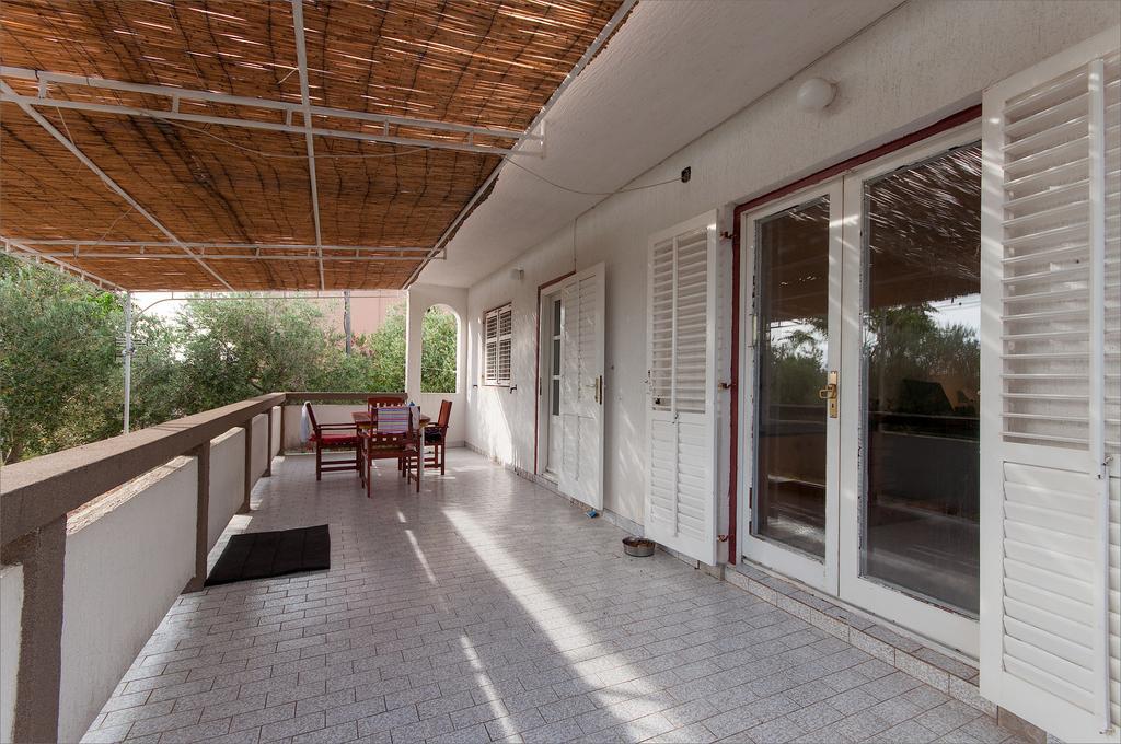 Apartament Maslinov Hlad Barbat na Rabu Pokój zdjęcie