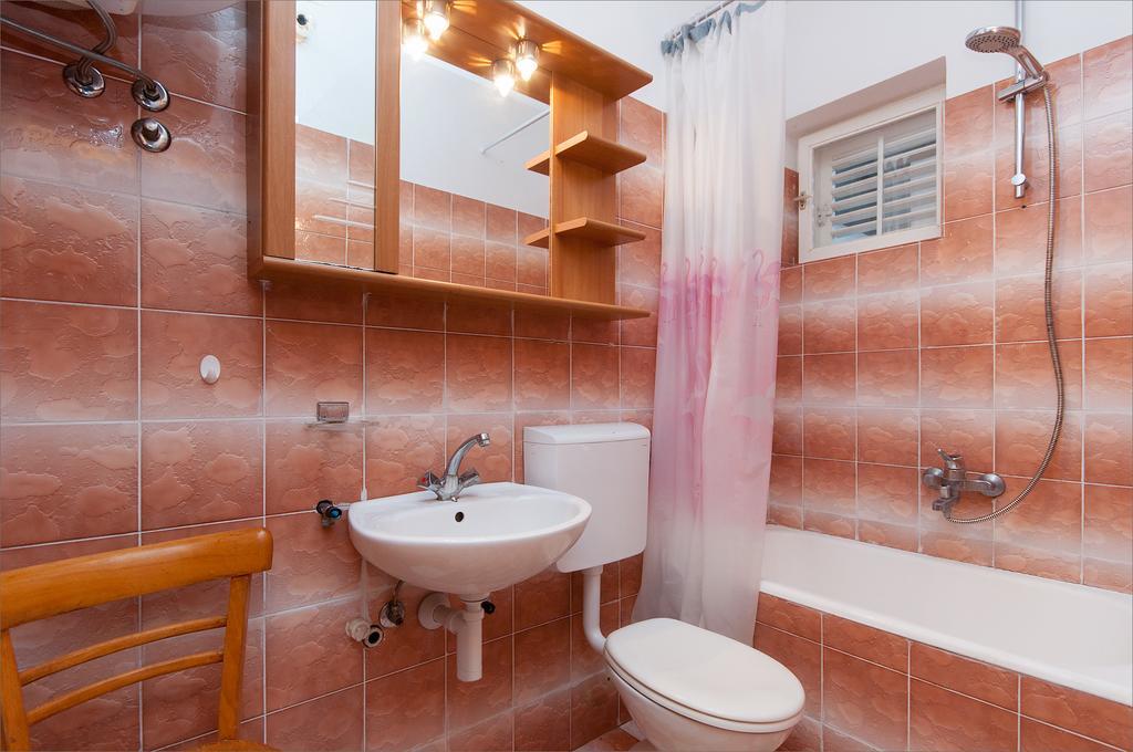 Apartament Maslinov Hlad Barbat na Rabu Pokój zdjęcie